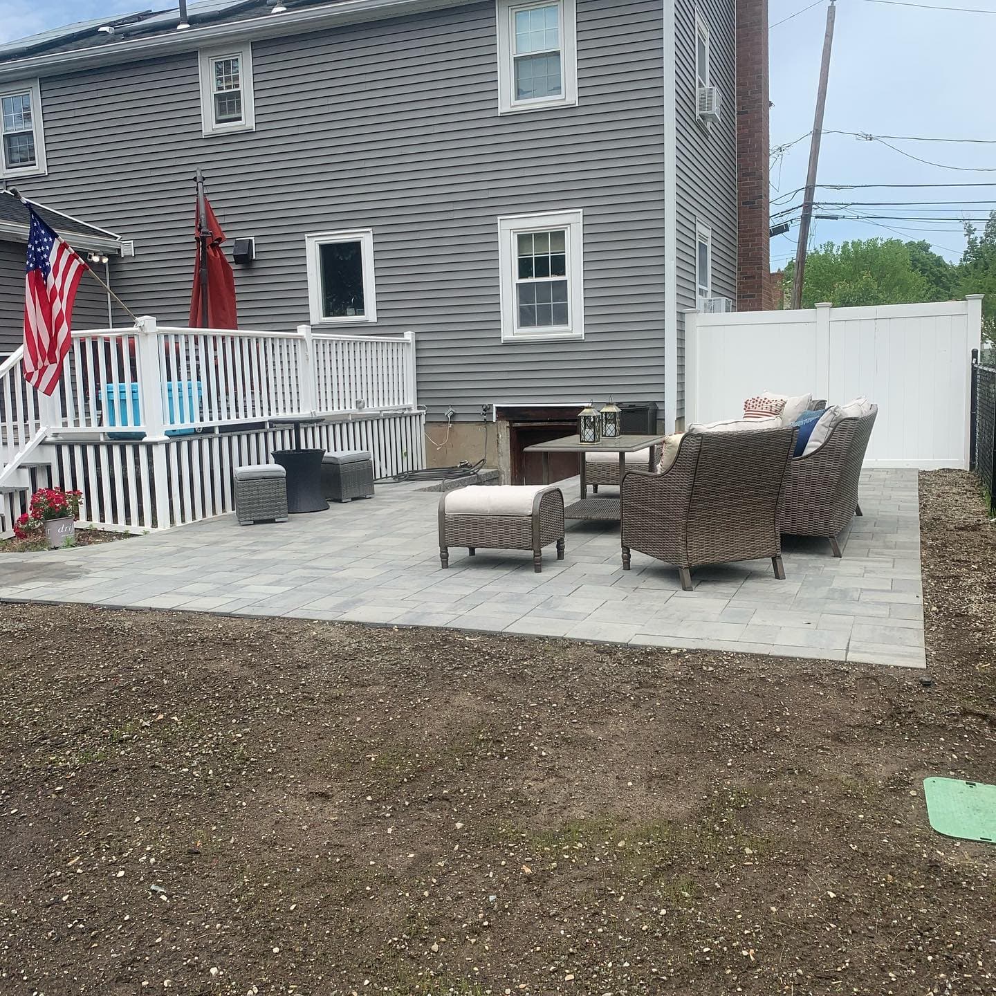Backyard paver patio with patio furniture